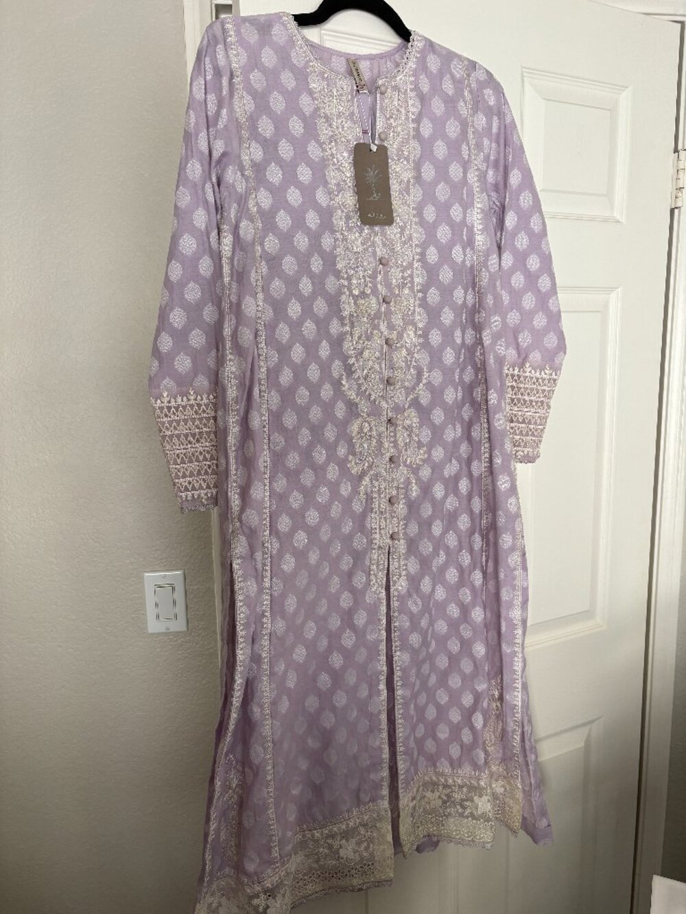 Pakistani / Indian clothing - Picture 1 of 3